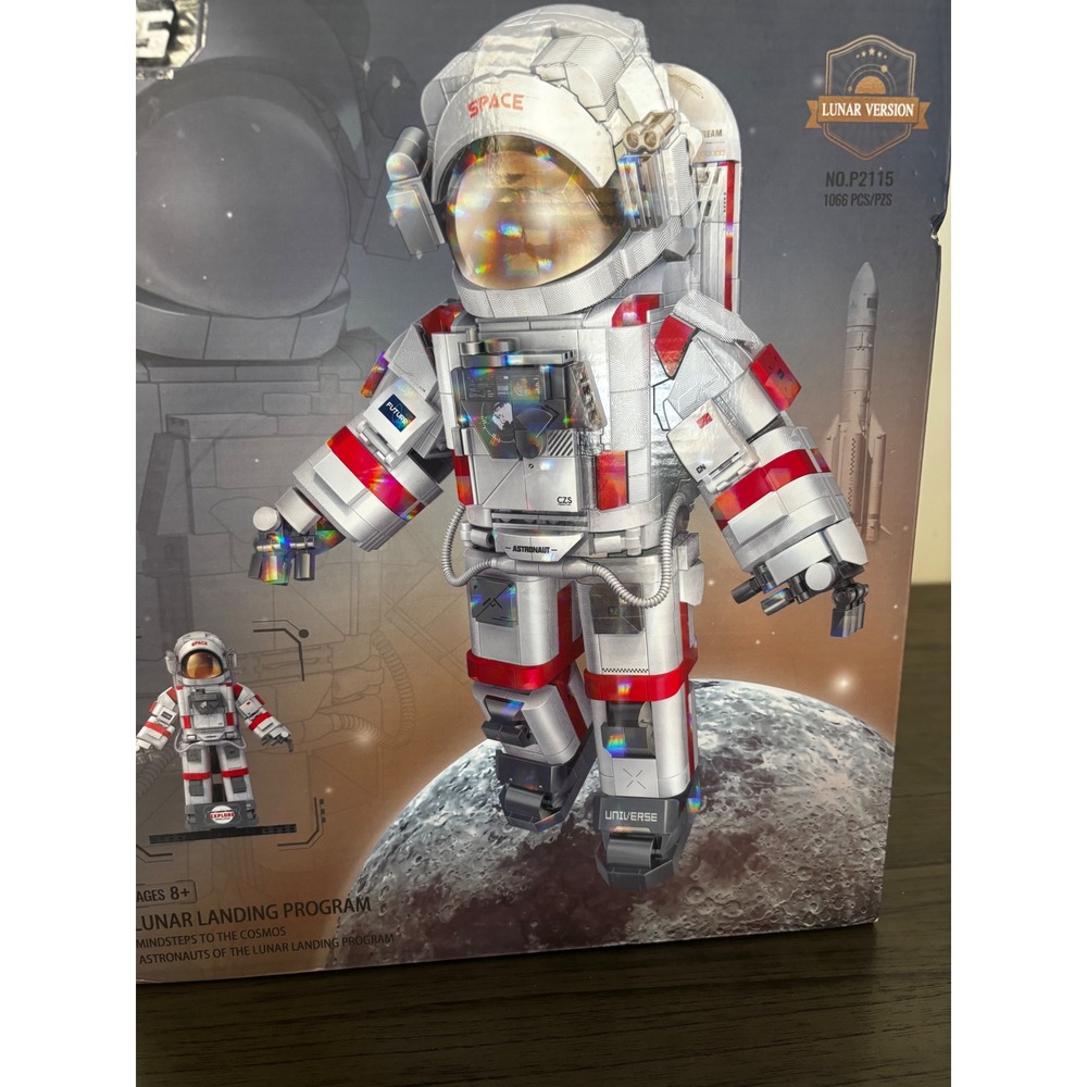 CZS Lunar Landing Program Astronaut Building Block Set 1066 Pcs Lunar Version